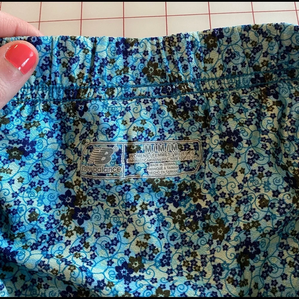 New Balance women’s turquoise blue floral athletic running shorts size medium
